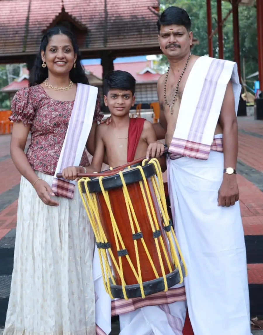 ഗിരീഷും -കാര്ത്തികയും മകന് ദേവര്ഷും