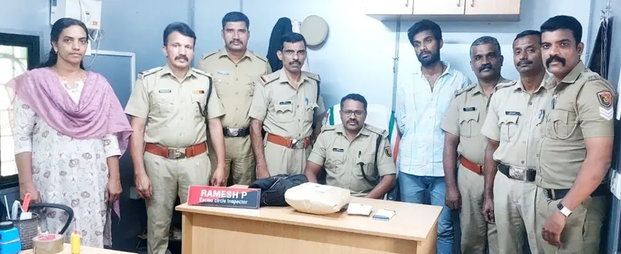 കഞ്ചാവുകേസ് പ്രതി ലിജോ ജോയ് എക്സൈസ് സംഘത്തോടൊപ്പം