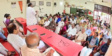 പി പി കൃഷ്ണൻ അനുസ്മരണയോഗം സിഐടിയു സംസ്ഥാന വെെസ് പ്രസിഡന്റ് എ കെ ബാലൻ ഉദ്ഘാടനം ചെയ്യുന്നു