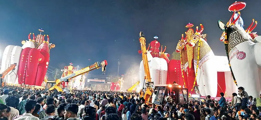 പടനിലം പരബ്രഹ്മ ക്ഷേത്രത്തിൽ നടന്ന കെട്ടുകാഴ്ച