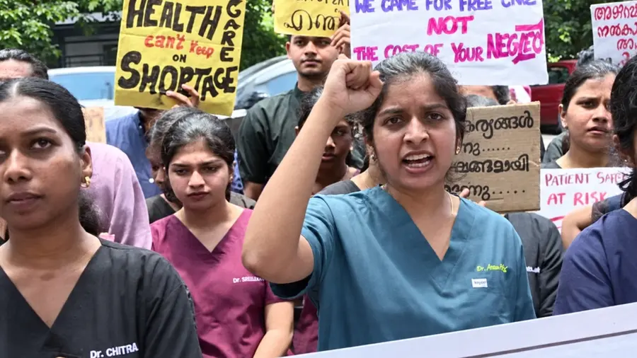 Palakkad Medical College house surgeons protest