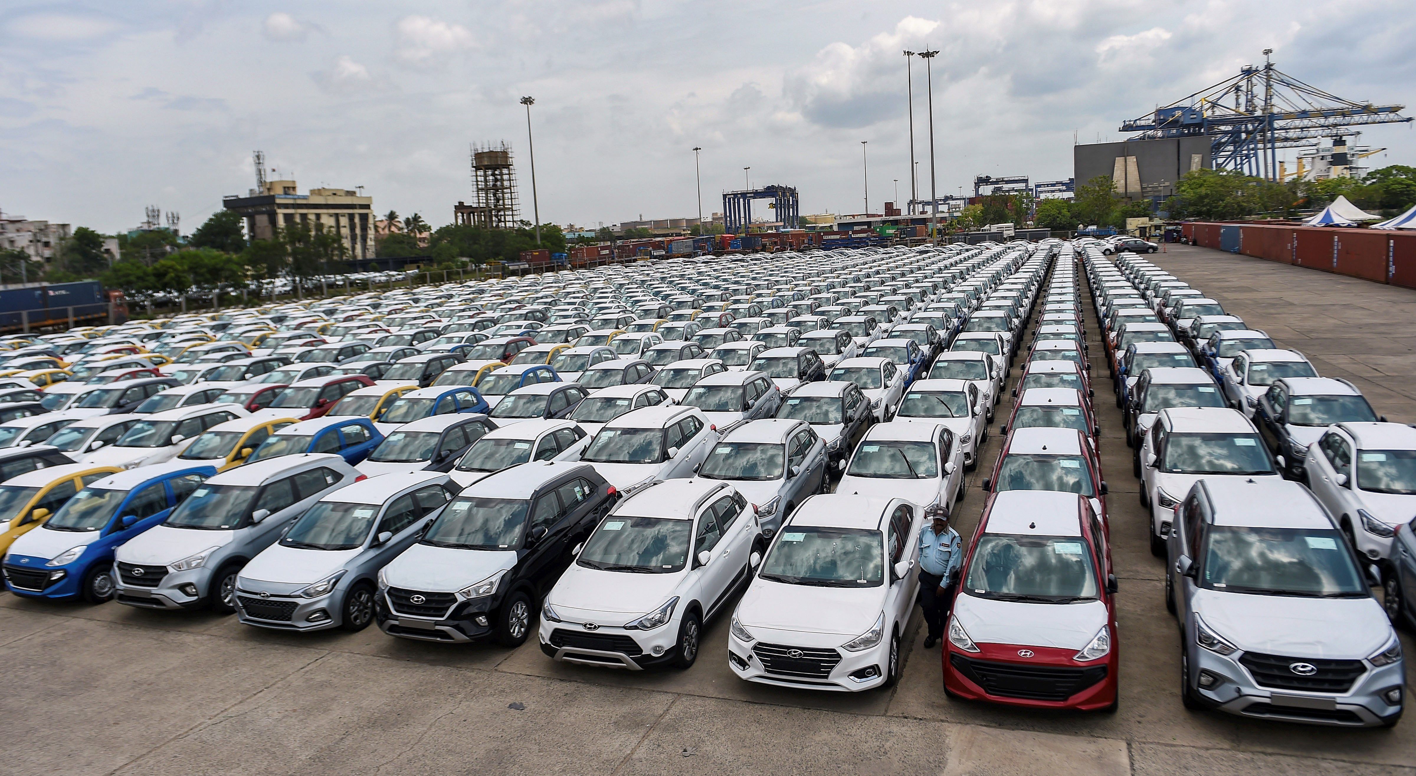 Passenger vehicle wholesales dip