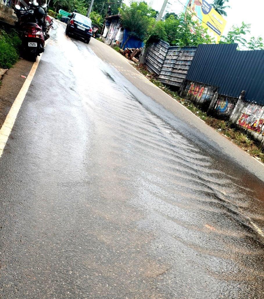 ചടയമംഗലം സൊസൈറ്റിമുക്കിൽ പൈപ്പ് പൊട്ടി ജലം പാഴാകുന്നു