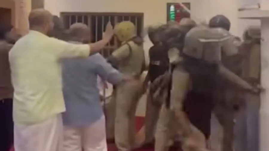 Police Brutality at Madakkara Juma Masjid.jpg
