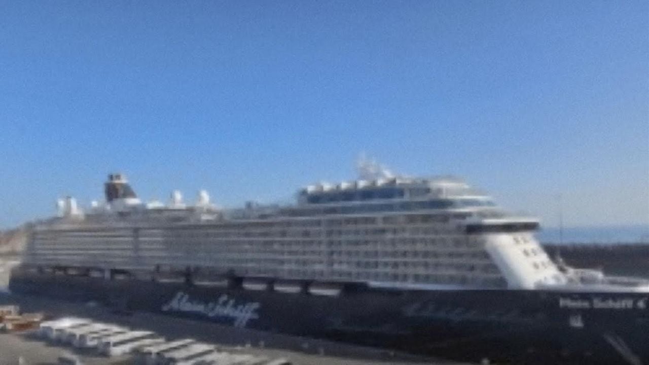 Port Sultan Qaboos ship