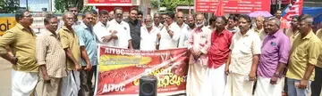പെട്രോൾ, ഡീസൽ, പാചകവാതക വിലവർധനയ്ക്കെതിരെ ജില്ലാ മോട്ടോർ ആൻഡ് ഓട്ടോറിക്ഷാ തൊഴിലാളി യൂണിയൻ ചിന്നക്കട ഹെഡ് പോസ്റ്റ് ഓഫീസിന് മുന്നിൽ നടത്തിയ ധർണ എഐടിയുസി ജില്ലാ സെക്രട്ടറി ജി ബാബു ഉദ്ഘാടനംചെയ്യുന്നു