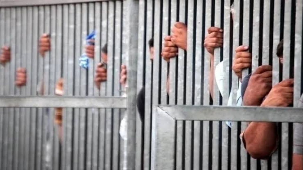 Prisoners.jpg