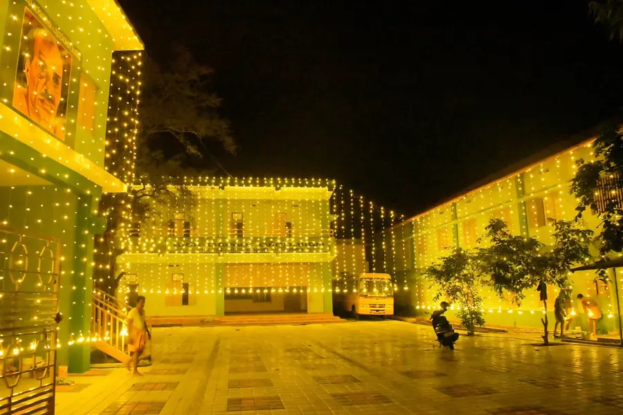 ദീപാലങ്കൃതമായ പുതിയങ്കം ജിയുപിഎസ് 