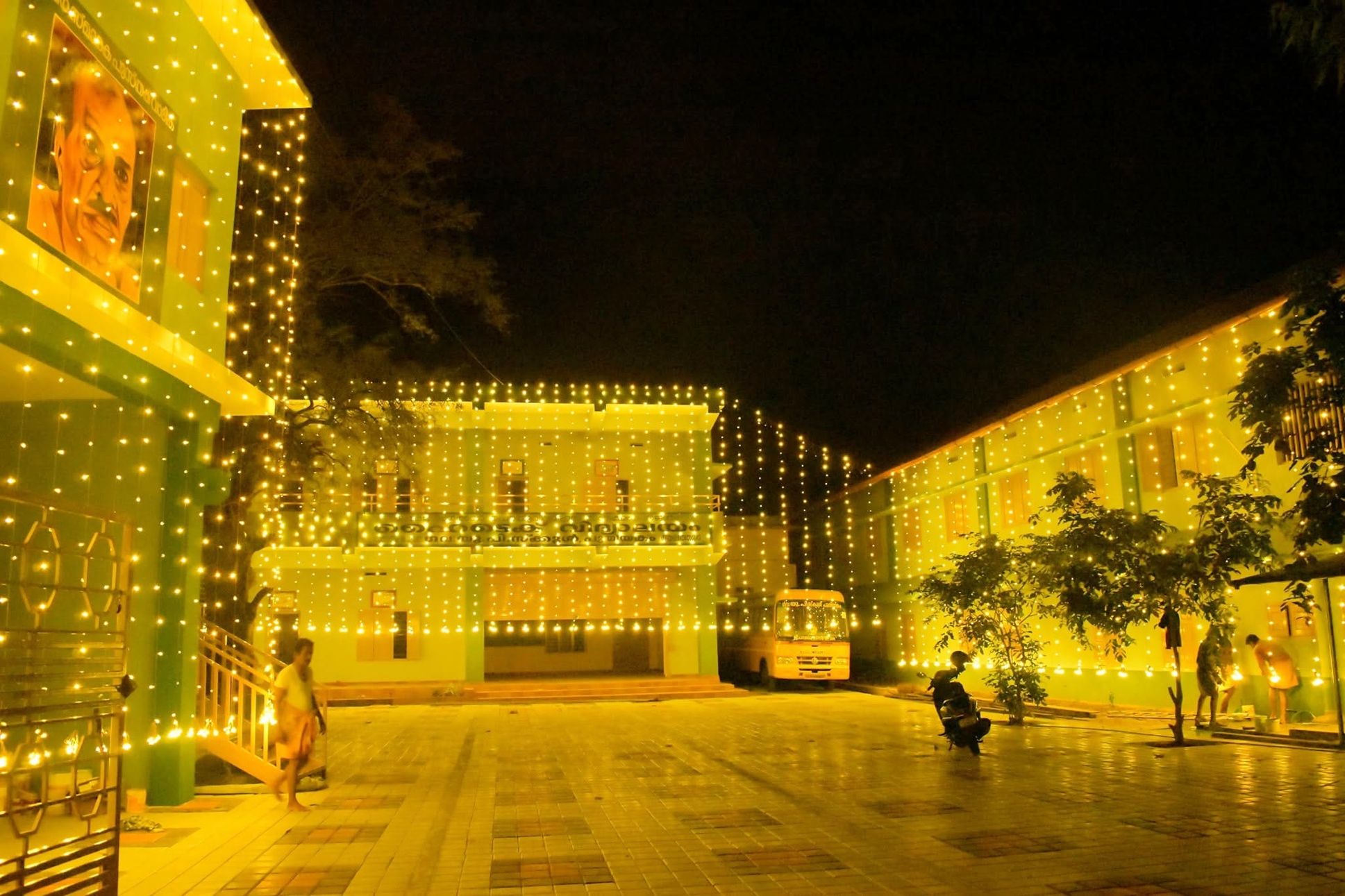 ദീപാലങ്കൃതമായ പുതിയങ്കം ജിയുപിഎസ് 