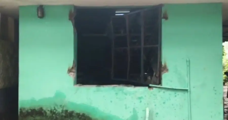 കാട്ടാന തകര്ത്ത പെരിങ്ങല്ക്കുത്ത് എല്പി സ്കൂളിന്റെ അടുക്കള