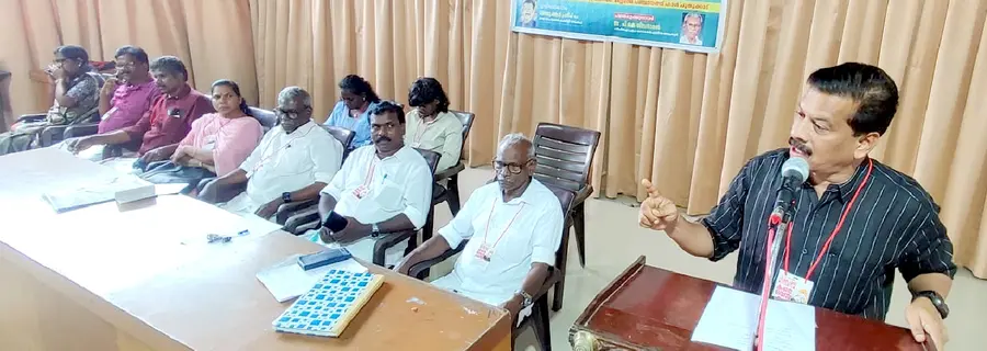 പികെഎസ് കൊടകര ഏരിയ കൺവെൻഷൻ സംസ്ഥാന കമ്മിറ്റി അംഗം യു ആർ പ്രദീപ് എംഎൽഎ ഉദ്ഘാടനം ചെയ്യുന്നു
