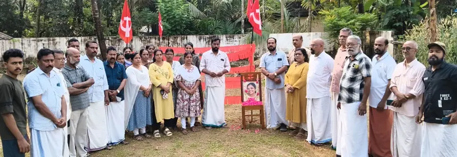 കെ വി സന്ധ്യ അനുസ്മരണം സിപിഐ എം എടമുട്ടം ലോക്കൽ സെക്രട്ടറി പി എസ് ഷജിത്ത് ഉദ്ഘാടനം ചെയ്യുന്നു