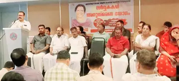 ആരി കുമാരി അനുസ്മരണത്തിൽ സിപിഐ എം നാട്ടിക ഏരിയ സെക്രട്ടറി എം എ ഹാരിസ്ബാബു സംസാരിക്കുന്നു 