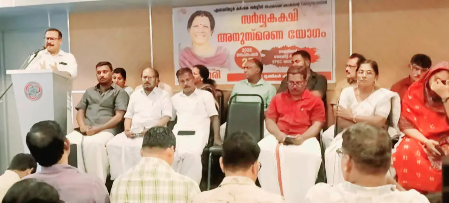 ആരി കുമാരി അനുസ്മരണത്തിൽ സിപിഐ എം നാട്ടിക ഏരിയ സെക്രട്ടറി എം എ ഹാരിസ്ബാബു സംസാരിക്കുന്നു 