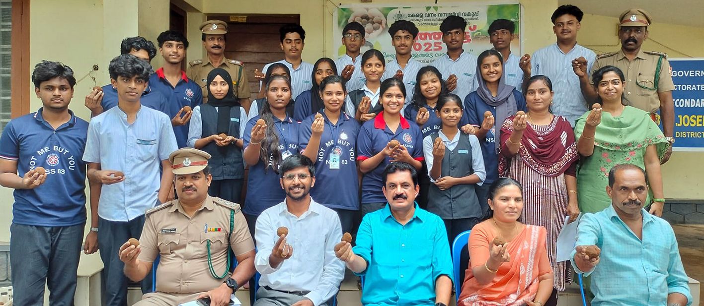 കെ കെ രാമചന്ദ്രൻ എംഎൽഎയുടെ നേതൃത്വത്തിൽ നടത്തിയ വിത്തൂട്ട് 