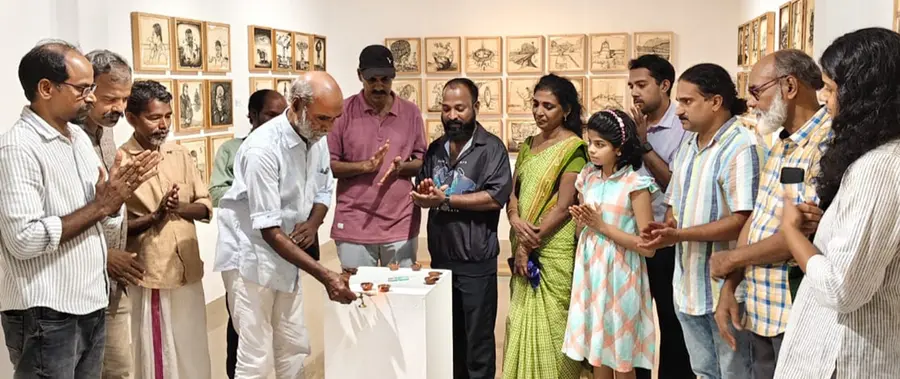 ചാലക്കുടി ചോല ആർട്സ് ഗാലറിയിൽ ആരംഭിച്ച ചിത്ര പ്രദർശനം ചിത്രകാരൻ കെ കെ ശശി ഉദ്ഘാടനം ചെയ്യുന്നു