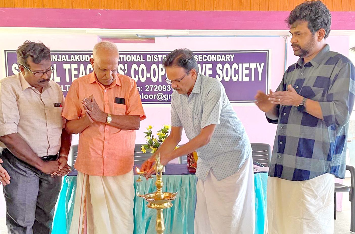 അധ്യാപക സഹകരണ സംഘം വാർഷികം എ എൻ വാസുദേവൻ ഉദ്ഘാടനം ചെയ്യുന്നു 