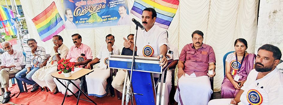 ചാലക്കുടി ബ്ലോക്ക് ക്ഷേമ പ്രവാസി സഹകരണ സംഘത്തിന്റെ ഓഫീസ് സംസ്ഥാന പ്രസിഡന്റ് അഡ്വ. ഗഫൂര്‍ പി ലില്ലീസ്  ഉദ്ഘാടനം  ചെയ്യുന്നു