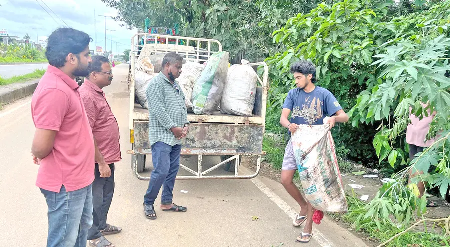 മാലിന്യം നിക്ഷേപിച്ചത് തിരിച്ചെടുപ്പിക്കുന്നു