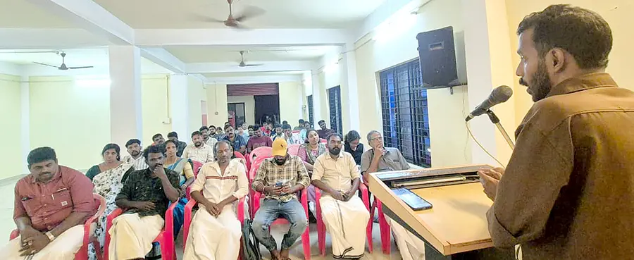 ജിനീഷ്ദാസ് അനുസ്മരണദിനം ഡിവൈഎഫ്ഐ ജില്ലാ സെക്രട്ടറിയറ്റംഗം കെ എ സൈഫുദ്ധീൻ ഉദ്ഘാടനം ചെയ്യുന്നു