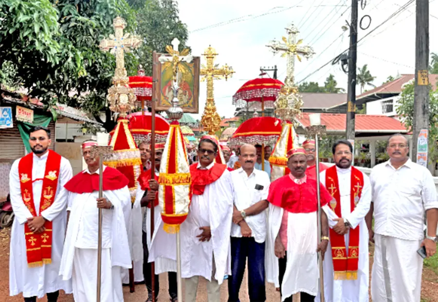 പറപ്പൂക്കര പള്ളിയിലെ തിരുനാളിനോടാനുബന്ധിച്ച് നടന്ന പ്രദക്ഷിണം