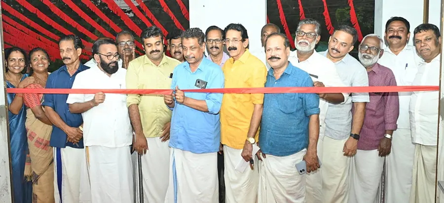 എൽഡിഎഫ് കൊടുങ്ങല്ലൂർ നഗരസഭാ തെരഞ്ഞെടുപ്പ് കമ്മിറ്റി ഓഫീസ് വി ആർ സുനിൽകുമാർ എംഎൽഎ ഉദ്ഘാടനം ചെയ്യുന്നു