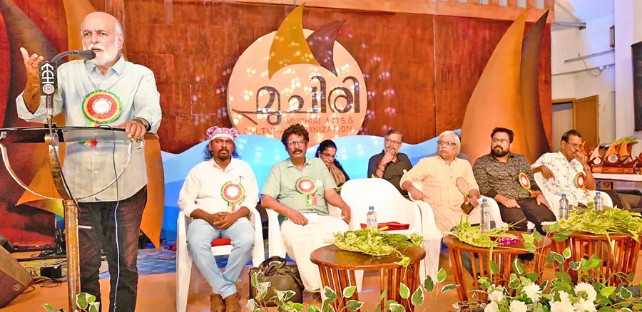 മുചിരി ആർട്സ് ആൻഡ് കൾച്ചറൽ ഓർഗനൈസേഷന്റെ ഉദ്ഘാടനം മാധ്യമപ്രവർത്തകൻ ശശികുമാർ നിർവഹിക്കുന്നു