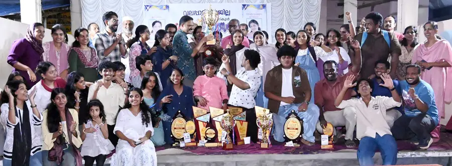 വലപ്പാട് ഉപജില്ലാ ശാസ്ത്രോത്സവത്തില് ചാമ്പ്യന്മാരായ ചെന്ത്രാപ്പിന്നി ഹയർസെക്കൻഡറി സ്കൂൾ ടീം