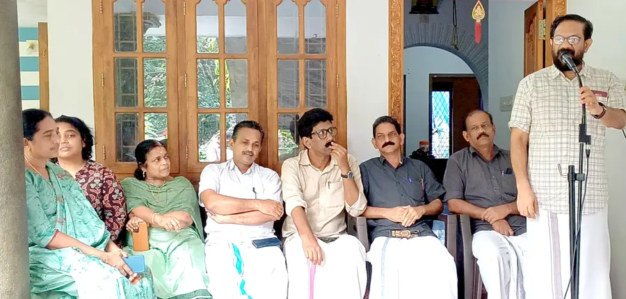 അത്താണി ബൈപാസ് പറമ്പായി റോഡ് നവീകരണ പ്രവൃത്തികൾ ജില്ലാ പഞ്ചായത്ത് പ്രസിഡന്റ് വി എസ് പ്രിൻസ്    ഉദ്ഘാടനം ചെയ്യുന്നു