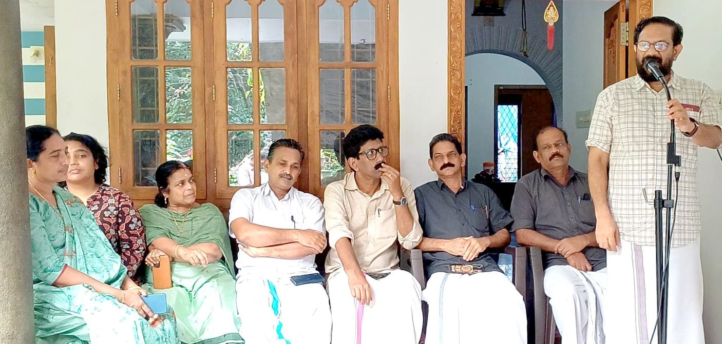 അത്താണി ബൈപാസ് പറമ്പായി റോഡ് നവീകരണ പ്രവൃത്തികൾ ജില്ലാ പഞ്ചായത്ത് പ്രസിഡന്റ് വി എസ് പ്രിൻസ്    ഉദ്ഘാടനം ചെയ്യുന്നു