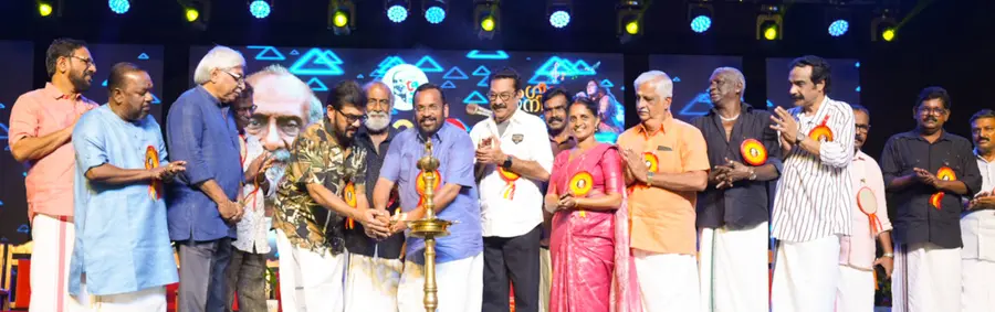 'രവി നടനം 50' മന്ത്രി കെ രാജന് ഉദ്ഘാടനം ചെയ്യുന്നു
