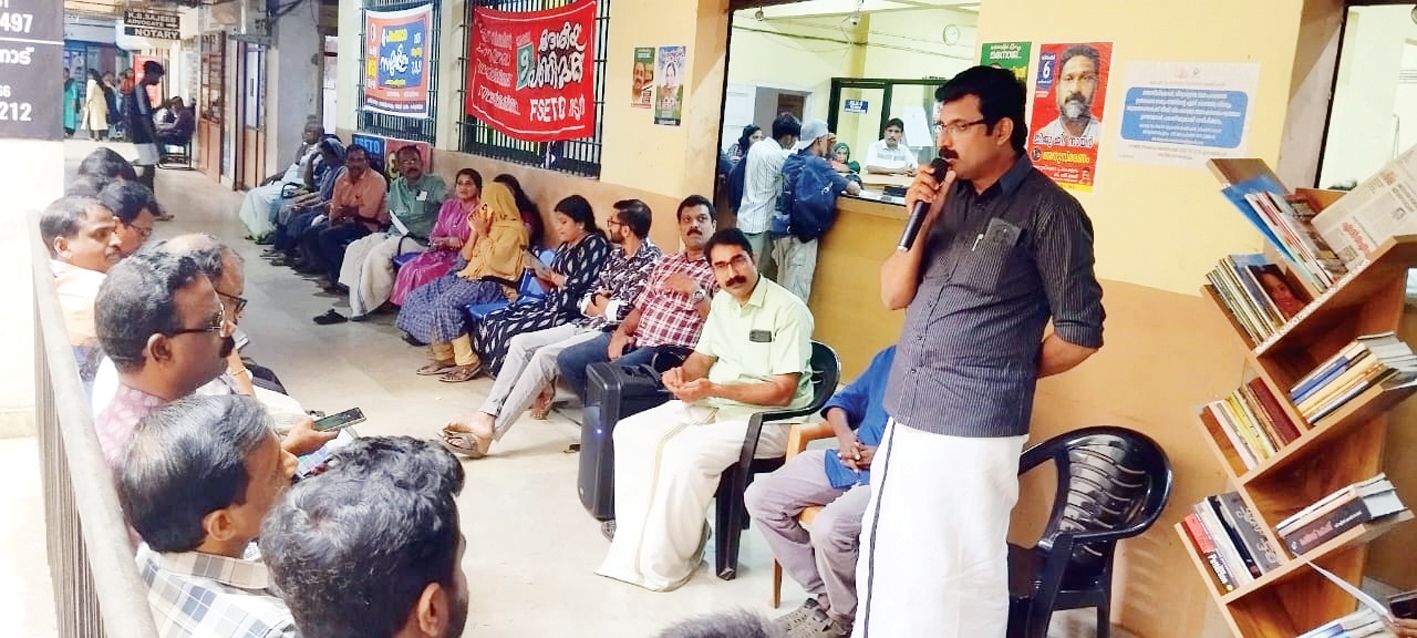 റീഡിങ് കോർണർ