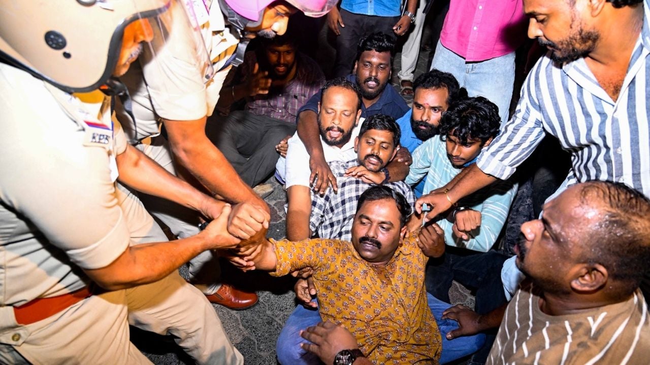 R Rahul DYFI Alappuzha Protest