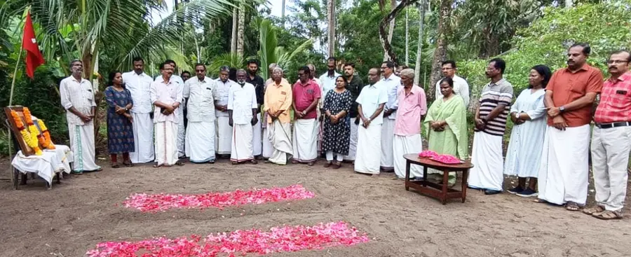 മുതുകുളം പഞ്ചായത്ത് പ്രസിഡന്റും സിപിഐ എം മുതുകുളം ലോക്കൽ കമ്മിറ്റിയംഗവുമായിരുന്ന ആർ രത്നമ്മയുടെ 11–ാം ചരമവാർഷിക അനുസ്‌മരണം സിപിഐ എം കാർത്തികപ്പള്ളി ഏരിയ സെക്രട്ടറി കെ വിജയകുമാർ ഉദ്ഘാടനംചെയ്യുന്നു