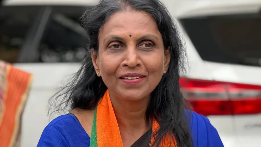 जयशंकर द्वारा उनका नाम न लिए जाने पर BJP उम्मीदवार आर श्रीलेखा कार्यक्रम से बाहर चली गईं। 4 അടി തുടരുന്നു; മത്സരിച്ചത് മേയർ ആകാനെന്ന് ആർ ശ്രീലേഖ - Deshabhimani