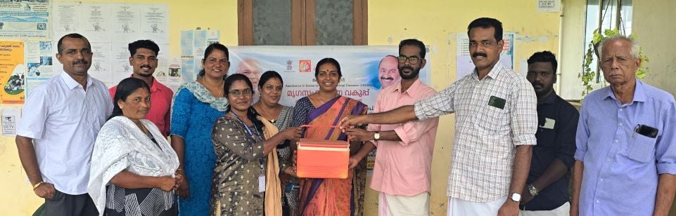 നെടുമുടിയിൽ പേവിഷബാധ പ്രതിരോധ കുത്തിവയ്പ് യജ്ഞം പ്രസിഡന്റ് പി കെ വിനോദ് ഉദ്ഘാടനം ചെയ്യുന്നു