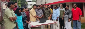  റെയിൽവേ ഡിവിഷൻ വിഭജിക്കാനുള്ള  നീക്കത്തില്‍നിന്ന് പിന്‍മാറണമെന്ന് ആവശ്യപ്പെട്ട് കേന്ദ്ര റെയിൽവേ മന്ത്രിക്ക്  ഡിവൈഎഫ്ഐ നേതൃത്വത്തില്‍ ഇമെയില്‍ അയക്കുന്നു