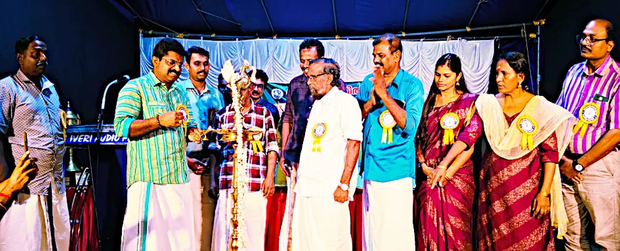 കളർകോട് ദേശസേവാസമിതി  സുവർണജൂബിലി ആഘോഷം  കവി രാജീവ് ആലുങ്കൽ ഉദ്ഘാടനംചെയ്യുന്നു