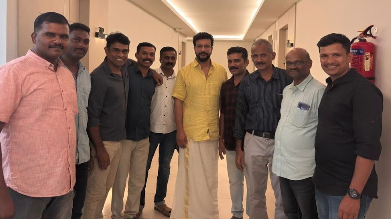 Ramesh Pisharody with pro congress police in palakkad