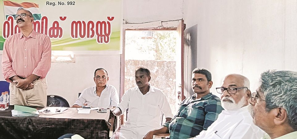 തൃപ്പെരുന്തുറ കലാപോഷിണി ഗ്രന്ഥശാലയില്‍ റിപ്പബ്ലിക് സദസും അക്ഷര  കരോളും താലൂക്ക് ലൈബ്രറി കൗൺസിൽ പ്രസിഡന്റ്‌ എൻ എസ് സലിം കുമാർ ഉദ്ഘാടനംചെയ്യുന്നു