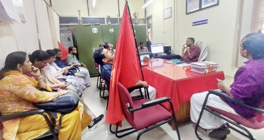 കേരള എൻജിഒ യൂണിയൻ നേതൃത്വത്തിൽ ജില്ലാ പട്ടികജാതി വികസന  ഓഫീസിൽ നടത്തിയ പ്രതിഷേധം 
