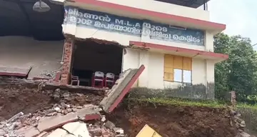 തകര്ന്ന് വീണ ചായ്പന്കുഴി ഗവ. യുപി സ്കൂള് കെട്ടിടം