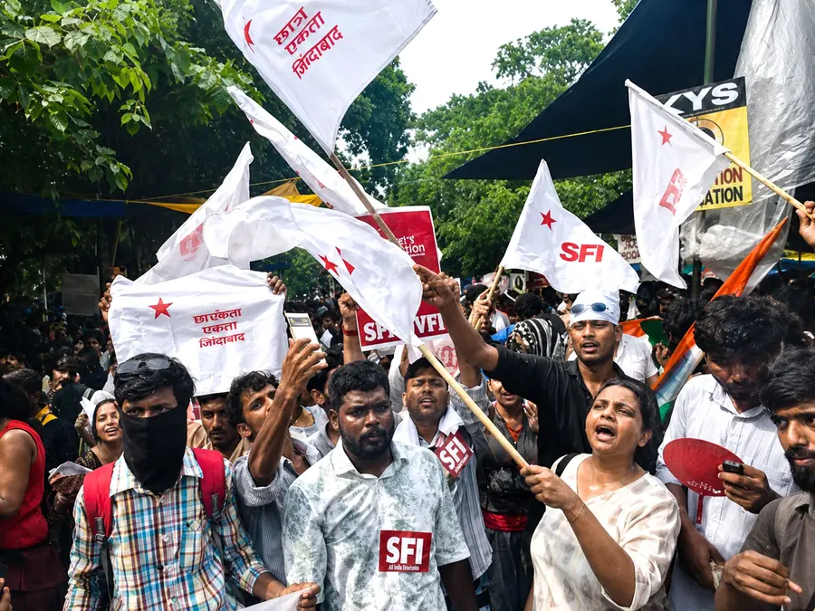 ധർമേന്ദ്ര പ്രധാന്റെ രാജിയെത്തുടർന്ന് ജന്തർ മന്തറിൽ എസ്എഫ്ഐ നടത്തിയ ആഹ്ലാദപ്രകടനം