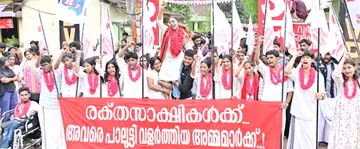കേരള വർമ കോളേജ് യൂണിയൻ തെരഞ്ഞടുപ്പിൽ മുഴുവൻ സീറ്റിലും വിജയിച്ച എസ്എഫ്ഐ പ്രവർത്തകരുടെ ആഹ്ലാദ പ്രകടനം  / ഫോട്ടോ: സുരേന്ദ്രൻ മടിക്കൈ                                             കുട്ടനെല്ലൂർ ഗവ. കോളേജിൽ വിജയിച്ച എസ്‌എഫ്‌ഐ പ്രവർത്തകർ നടത്തിയ ആഹ്ലാദ പ്രകടനം                       / ഫോട്ടോ: ഡിവിറ്റ്  പോൾ              