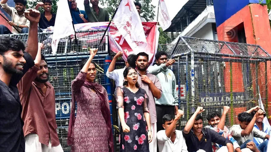 SFI Marches to Wayanad Collectorate