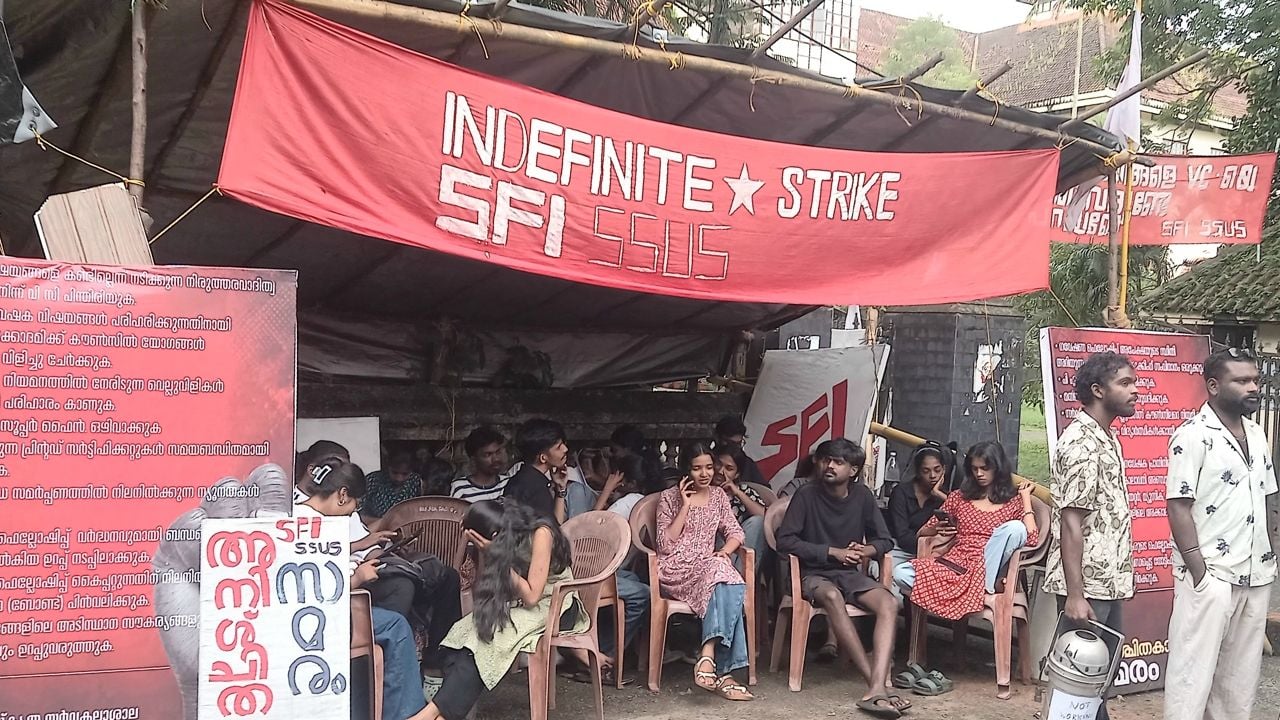 SFI Protest at Kalady Sanskrit University