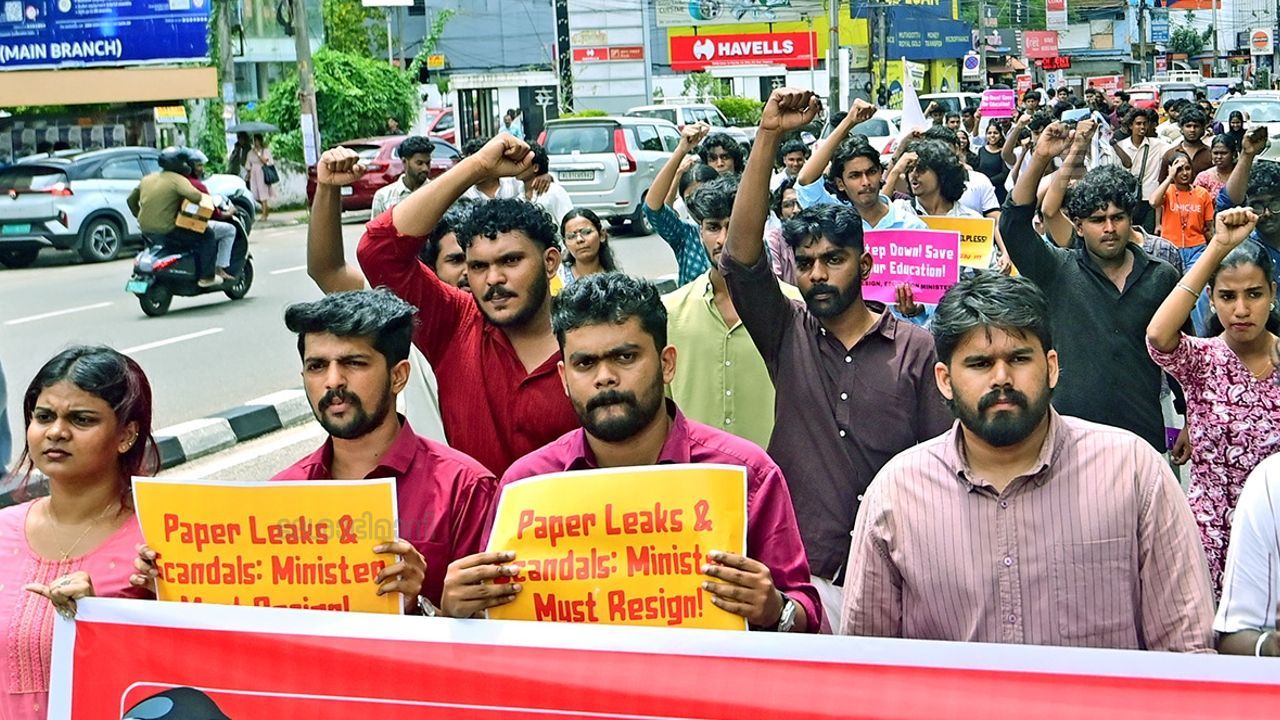 SFI Protest in Trivandrum demanding Education Minister Dharmendra Pradhan’s Resignation