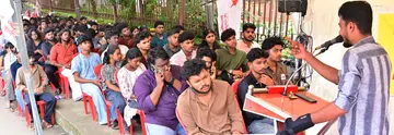 എസ്എഫ്ഐ ജില്ലാ കമ്മിറ്റി നേതൃത്വത്തിൽ ഏജീസ് ഓഫീസിന് മുന്നിൽ നടത്തിയ രാപകൽ സമരത്തിന്റെ സമാപന സമ്മേളനം സംസ്ഥാന പ്രസിഡന്റ് എം ശിവപ്രസാദ് ഉദ്ഘാടനം ചെയ്യുന്നു