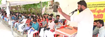 എസ്എഫ്ഐ ജില്ലാ കമ്മിറ്റി നേതൃത്വത്തിൽ ഏജീസ് ഓഫീസിന് മുന്നിൽ നടത്തുന്ന രാപകൽ സമരം കേന്ദ്രകമ്മിറ്റി അംഗം എസ് കെ ആദർശ് ഉദ്ഘാടനം ചെയ്യുന്നു