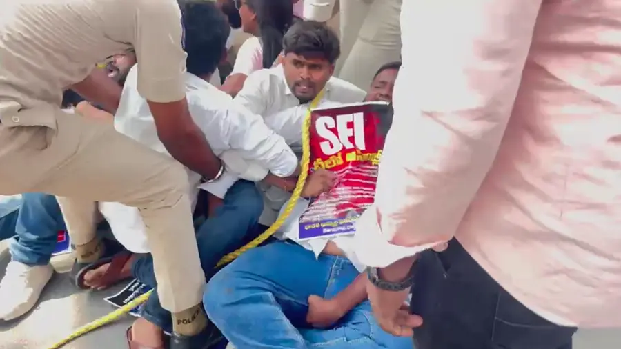 SFI Telangana Assembly March